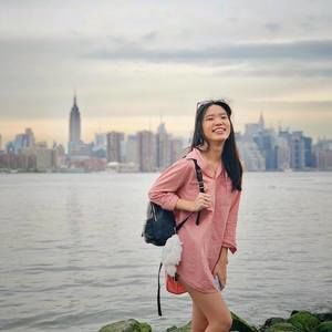 Meet your Posher, Claudia